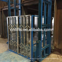 hydraulic goods lift with collapsible gate